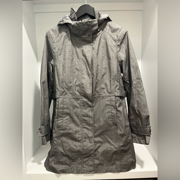 Kirkland signature trench coat rain jacket light gray hood adjustable waist - Picture 7 of 10